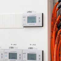 Homematic IP Drátový spínací akční člen s LCD - až 80A, na DIN lištu, 8 kanálů - HmIPW-DRS8 (5)